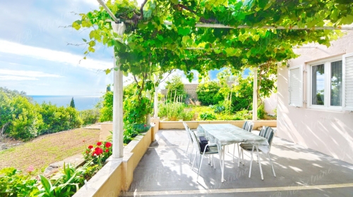 House of 130 m2 with spacious infield, completely privacy, and a sea view - Dubrovnik surrounding